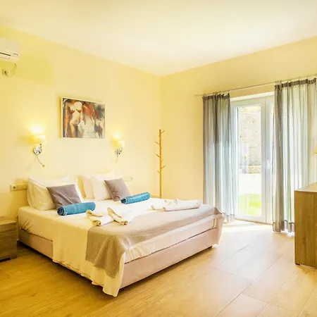 Quality Brand 6br Magnificent Private Monaco Paros, Large Infinitive Pool, Amazing Views
